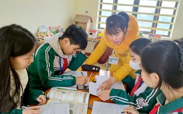 Đội tuyển thi học sinh giỏi môn Lịch sử của huyện Yên Bình tích cực ôn luyện với mong muốn đạt kết quả cao nhất trong Kỳ thi chọn học sinh giỏi THCS cấp tỉnh Yên Bái, năm học 2023 - 2024.
